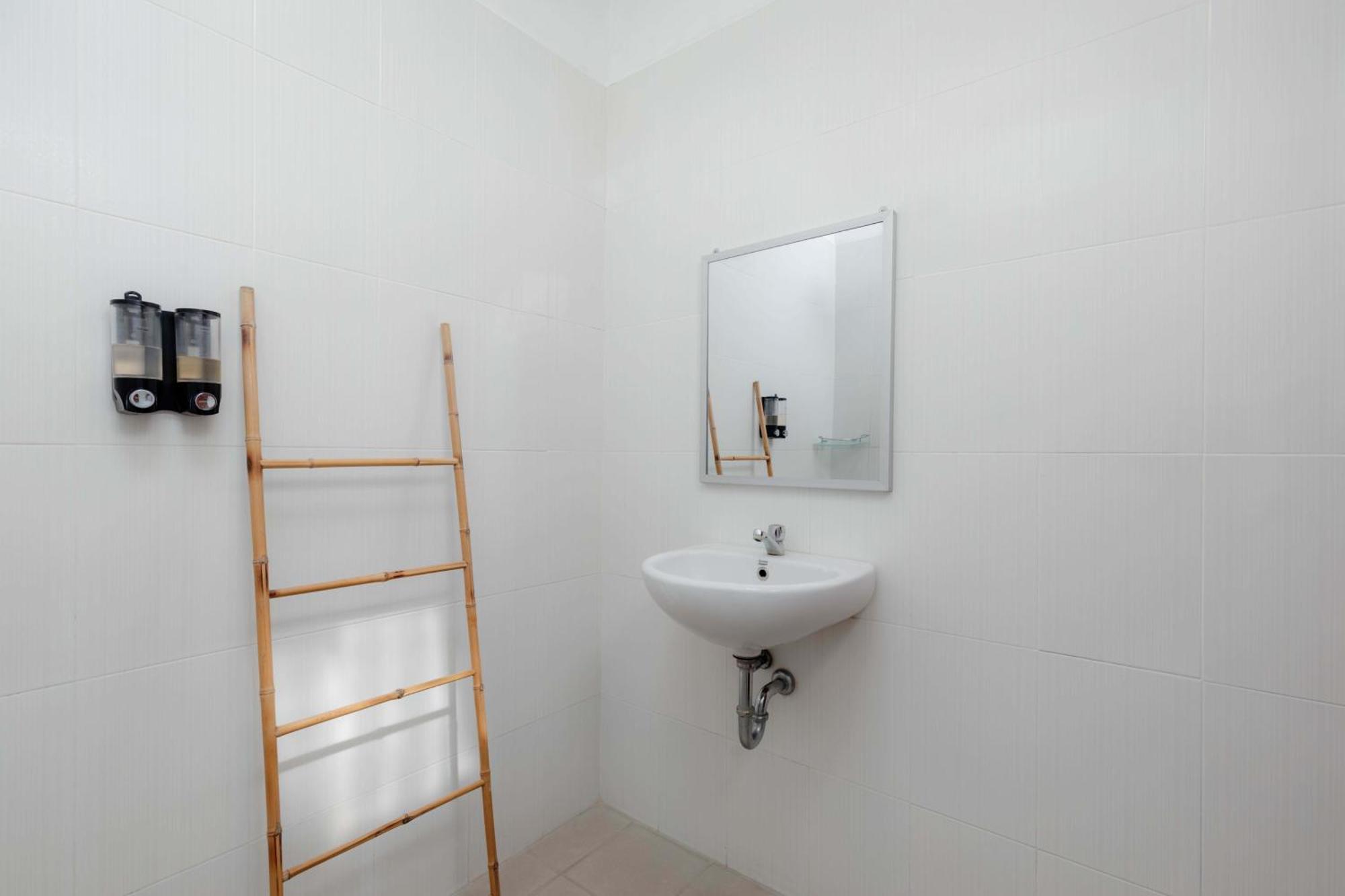 Carik Bali Guest House Canggu Esterno foto